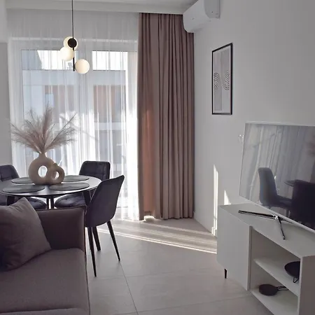 Charlotte Apartment *